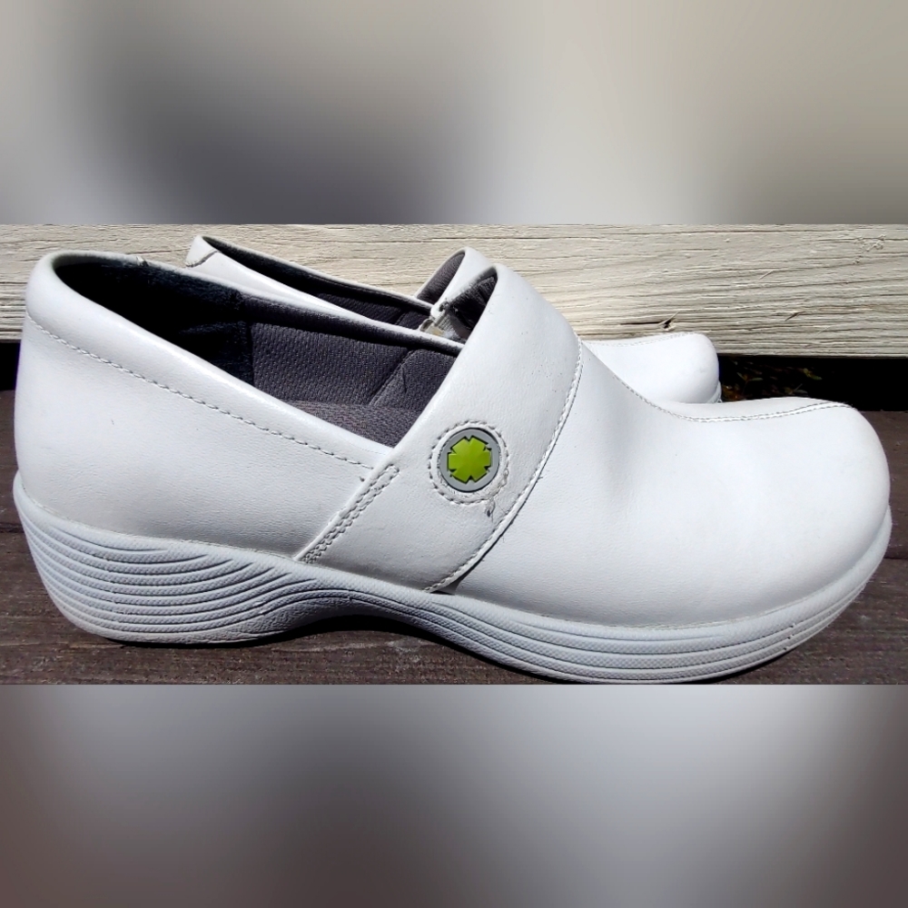 Work Wonders by Dansko Camellia White Leather Clogs Mules Nursing EU Size 37